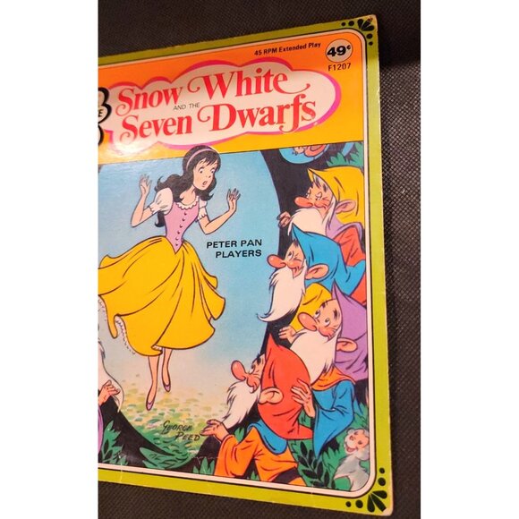 Peter Pan Records Snow White & The Seven Dwarfs 45 RPM Vinyl Record Set - Picture 3 of 10